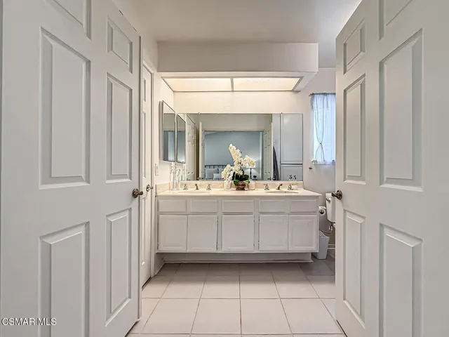 hPrimary Bedroom Suite4