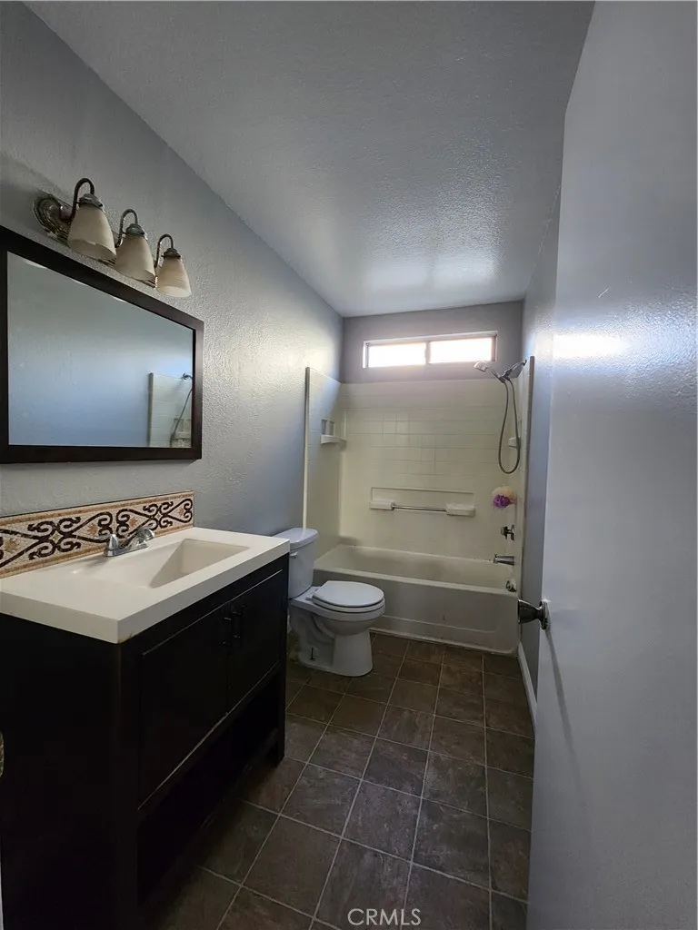 26068 Snow Creek Drive, Menifee, California 92586 home-pic-8