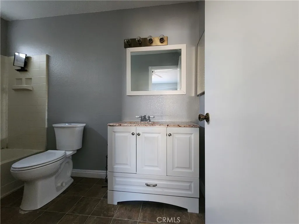26068 Snow Creek Drive, Menifee, California 92586 home-pic-12