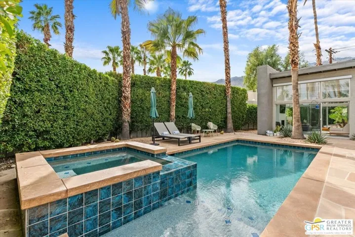 641 Dunes Court, Palm Springs, California 92264