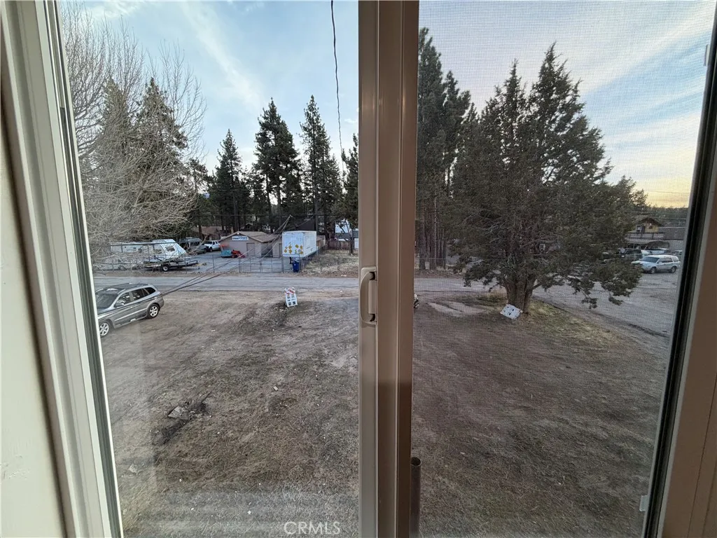 345 W Fairway, Big Bear City, California 92314 home-pic-15
