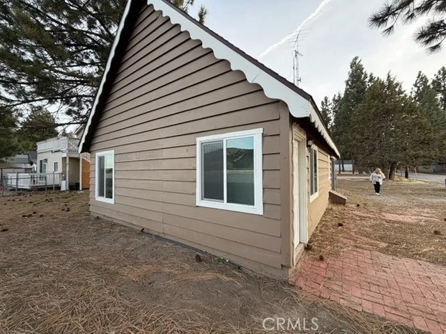 345 W Fairway, Big Bear City, California 92314 home-pic-3