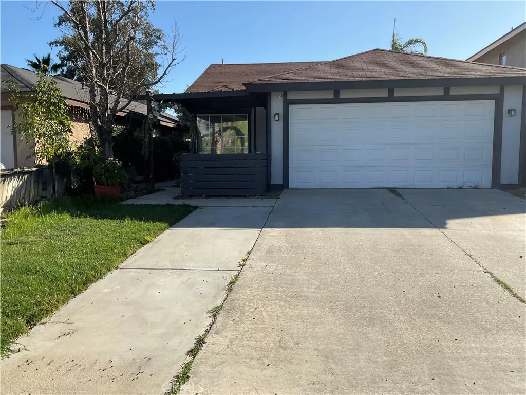 25851 Coriander Court, Moreno Valley, California 92553 home-pic-2