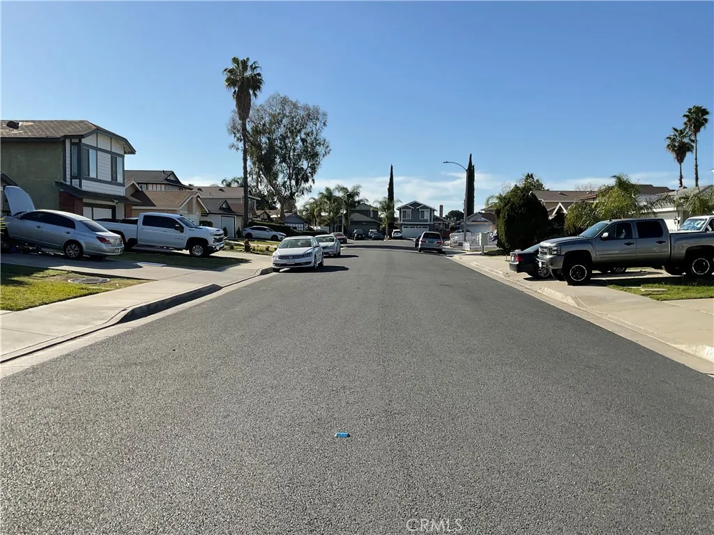 25851 Coriander Court, Moreno Valley, California 92553 home-pic-3