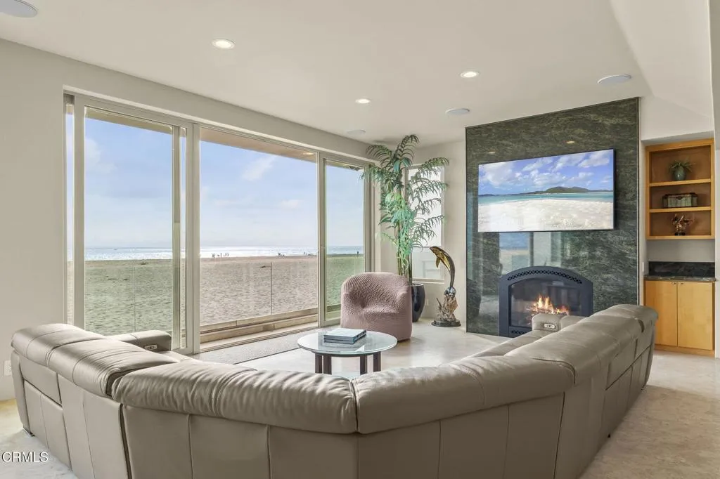 3629 Ocean Drive, Oxnard, California 93035 home-pic-10