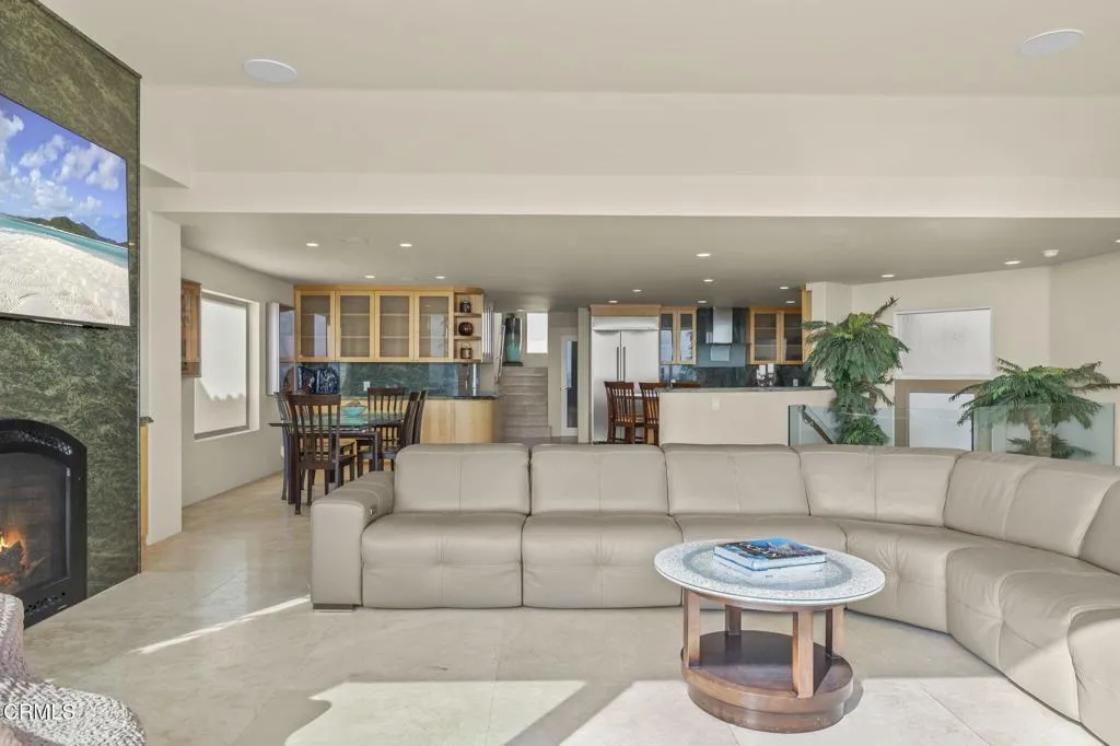 3629 Ocean Drive, Oxnard, California 93035 home-pic-12