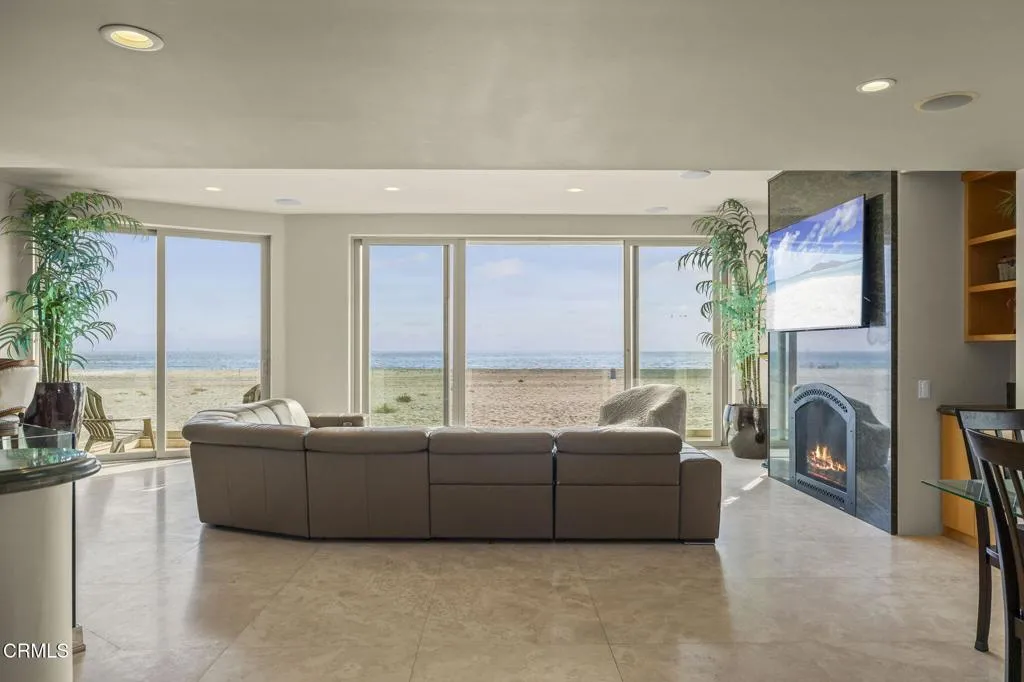 3629 Ocean Drive, Oxnard, California 93035 home-pic-8