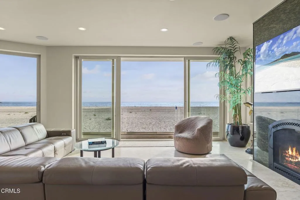 3629 Ocean Drive, Oxnard, California 93035 home-pic-9
