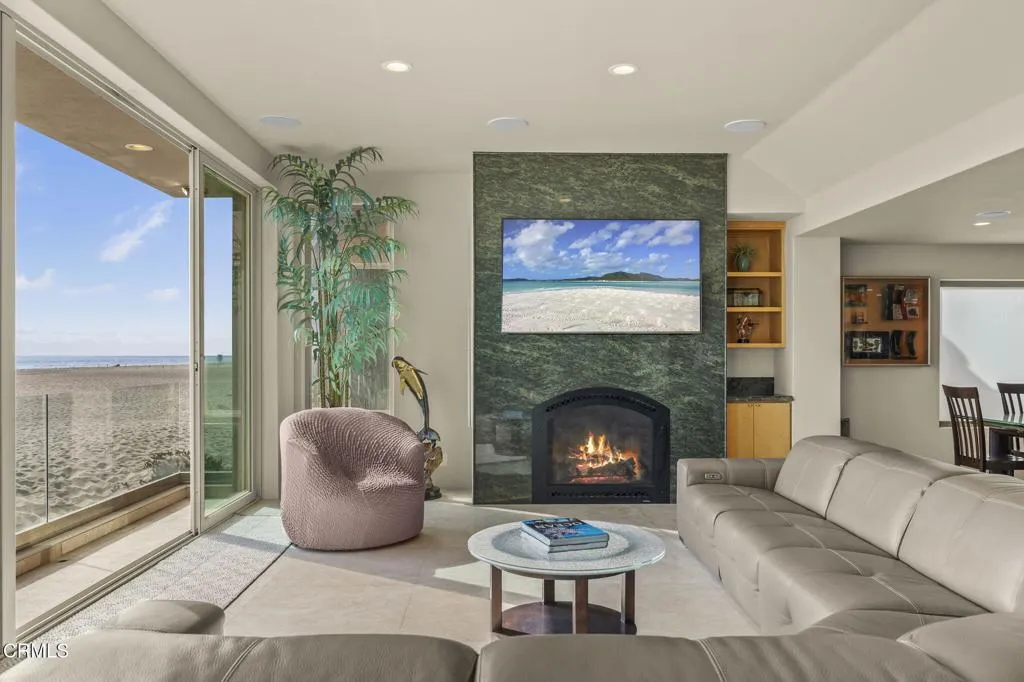 3629 Ocean Drive, Oxnard, California 93035 home-pic-11