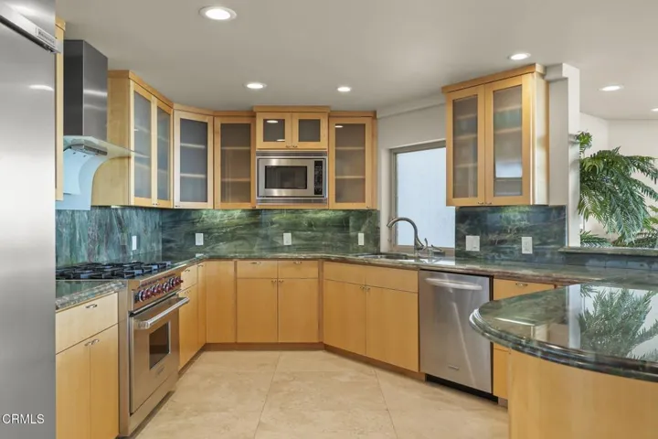 34-web-or-mls-UpmarketMedia-3629Oce-66