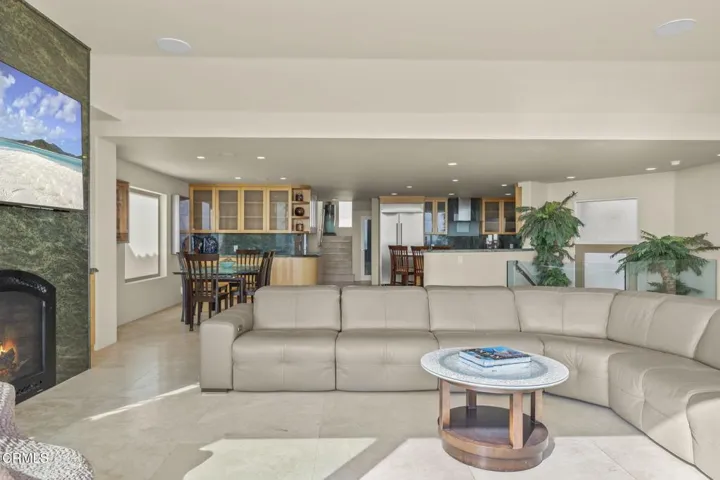 21-web-or-mls-UpmarketMedia-3629Oce-18