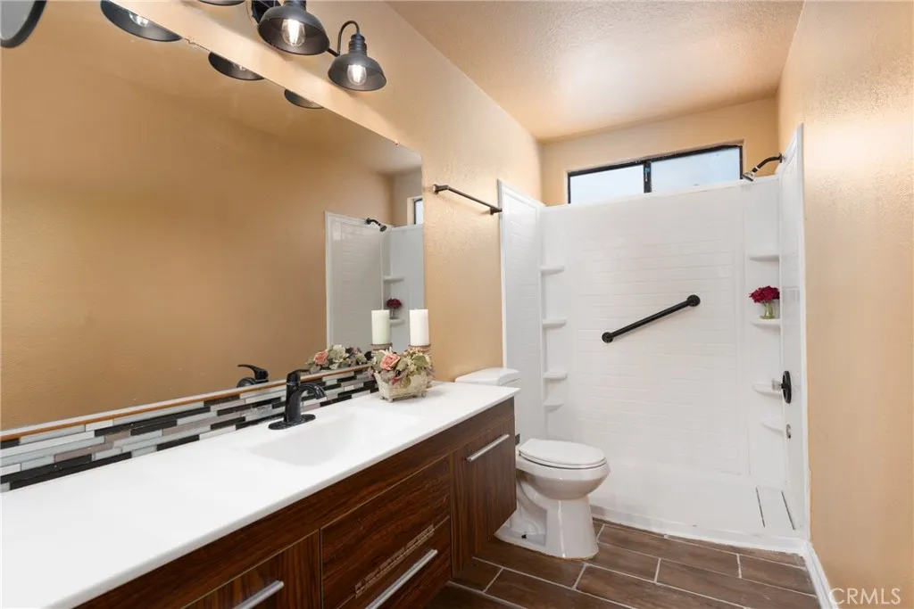 Second Bath w/open walk-in shower