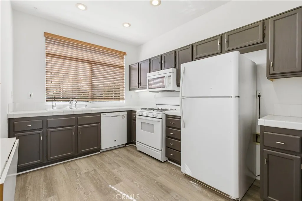 27812 Ruggie, Menifee, California 92585 home-pic-9