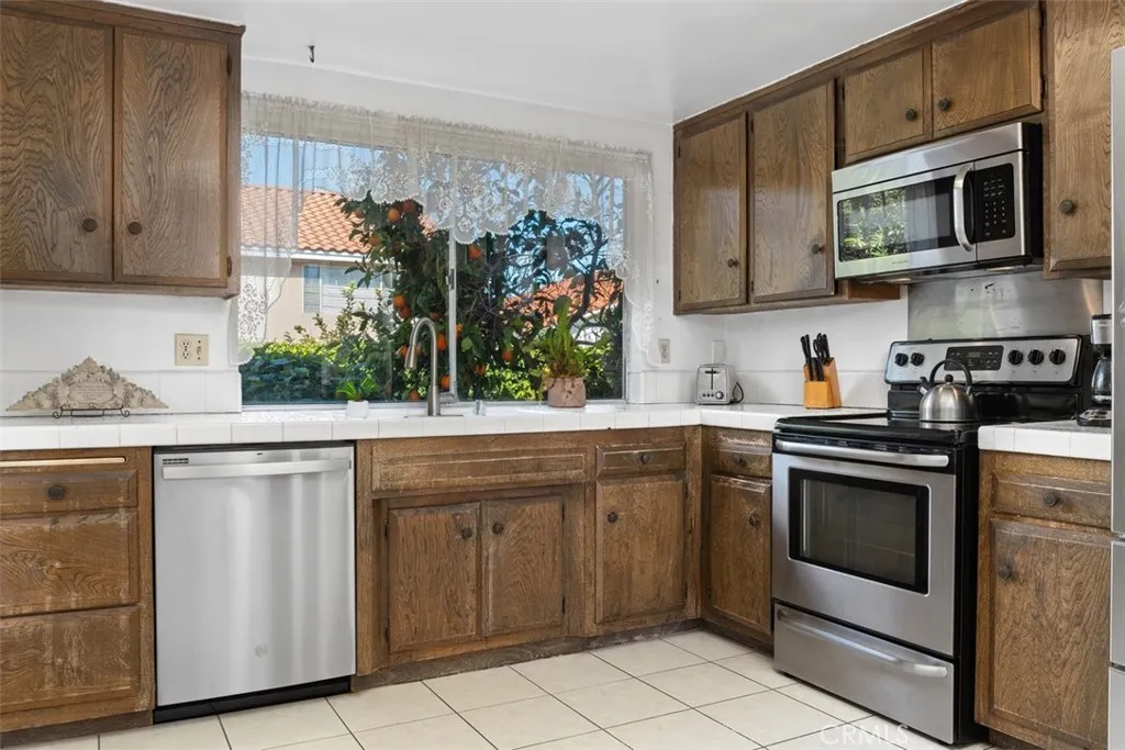 14541 Savin Avenue, Irvine, California 92606 home-pic-21