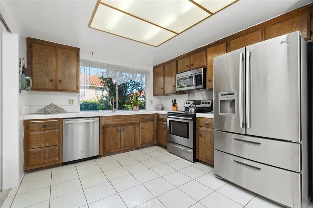 14541 Savin Avenue, Irvine, California 92606 home-pic-16