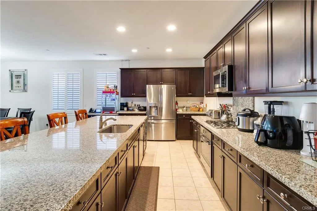 29762 Padilla Court, Highland, California 92346 home-pic-6