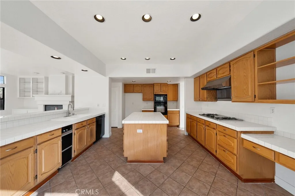 2860 Hidden Hills, Corona, California 92882 home-pic-12