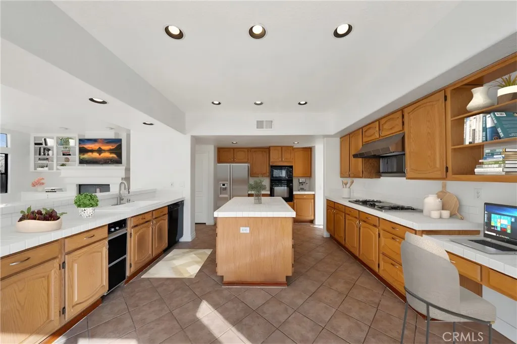 2860 Hidden Hills, Corona, California 92882 home-pic-11