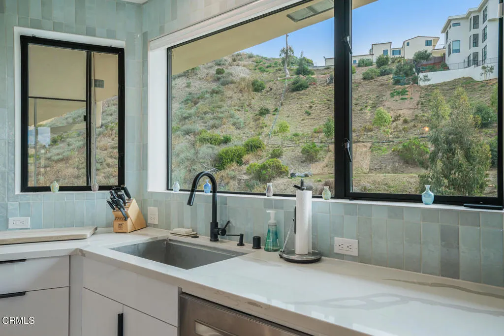 310 N Kalorama Street, Ventura, California 93001 home-pic-18