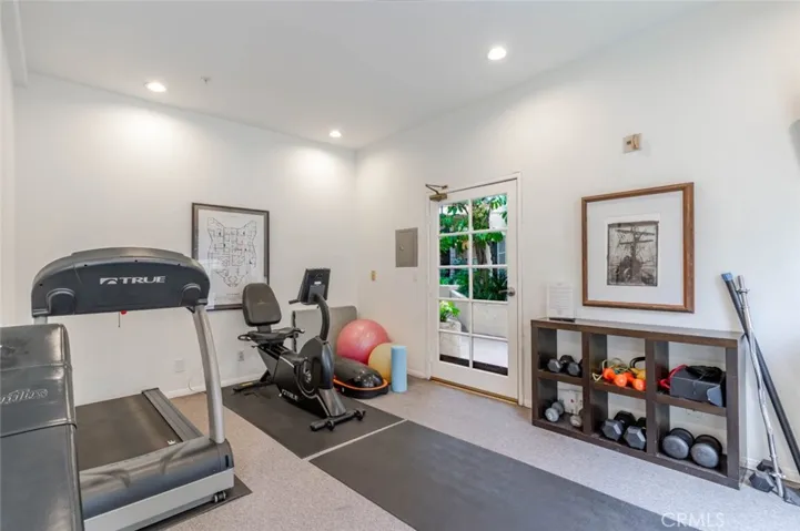 10604 Valley Spring Lane 105, Toluca Lake, California 91602
