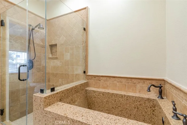10604 Valley Spring Lane 105, Toluca Lake, California 91602