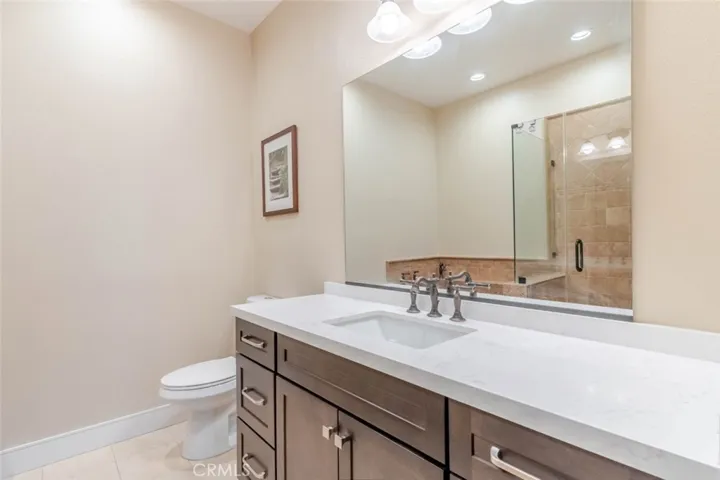 10604 Valley Spring Lane 105, Toluca Lake, California 91602