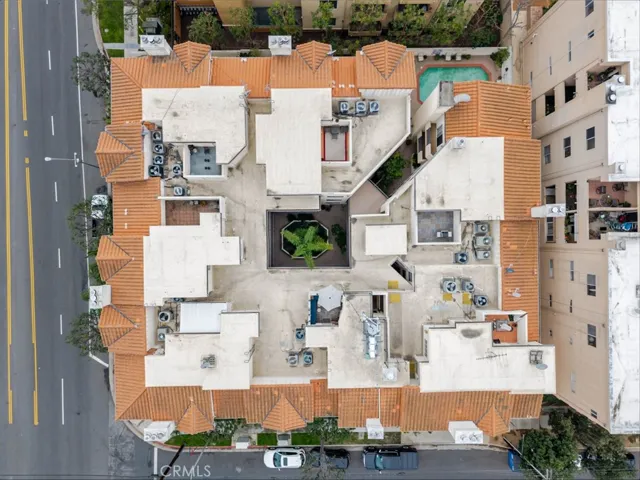 10604 Valley Spring Lane 105, Toluca Lake, California 91602
