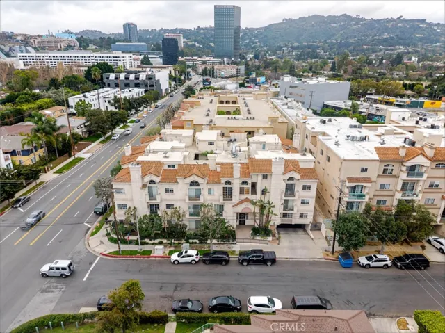 10604 Valley Spring Lane 105, Toluca Lake, California 91602