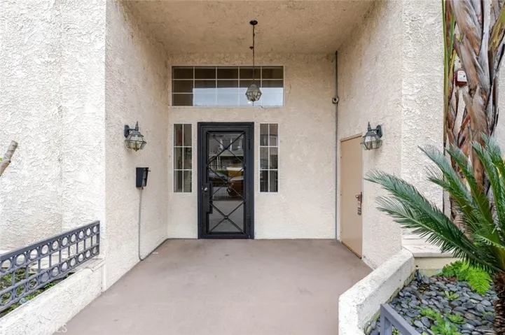 10604 Valley Spring Lane 105, Toluca Lake, California 91602