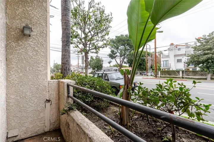 10604 Valley Spring Lane 105, Toluca Lake, California 91602