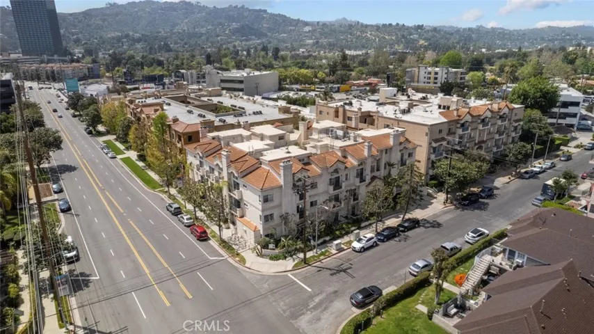 10604 Valley Spring Lane 105, Toluca Lake, California 91602