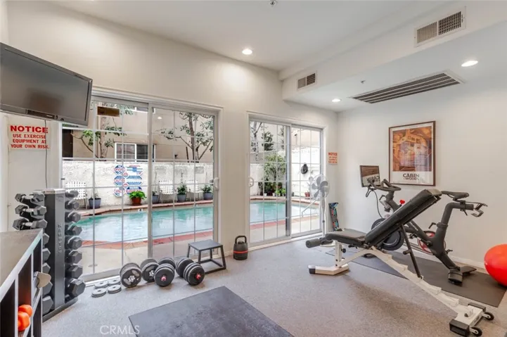 10604 Valley Spring Lane 105, Toluca Lake, California 91602