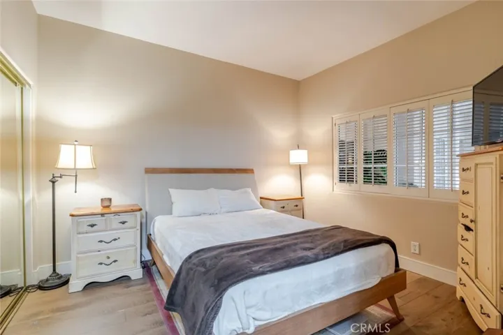 10604 Valley Spring Lane 105, Toluca Lake, California 91602