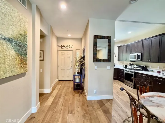 10604 Valley Spring Lane 105, Toluca Lake, California 91602 — photo 5