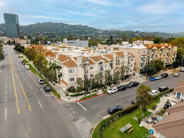 10604 Valley Spring Lane 105, Toluca Lake, California 91602