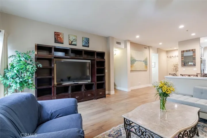 10604 Valley Spring Lane 105, Toluca Lake, California 91602