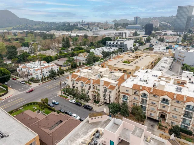 10604 Valley Spring Lane 105, Toluca Lake, California 91602