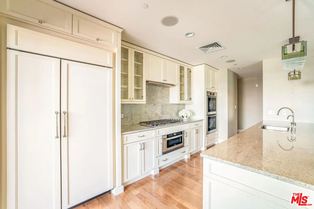 1 W Century Drive 28b, Los Angeles, California 90067 home-pic-7