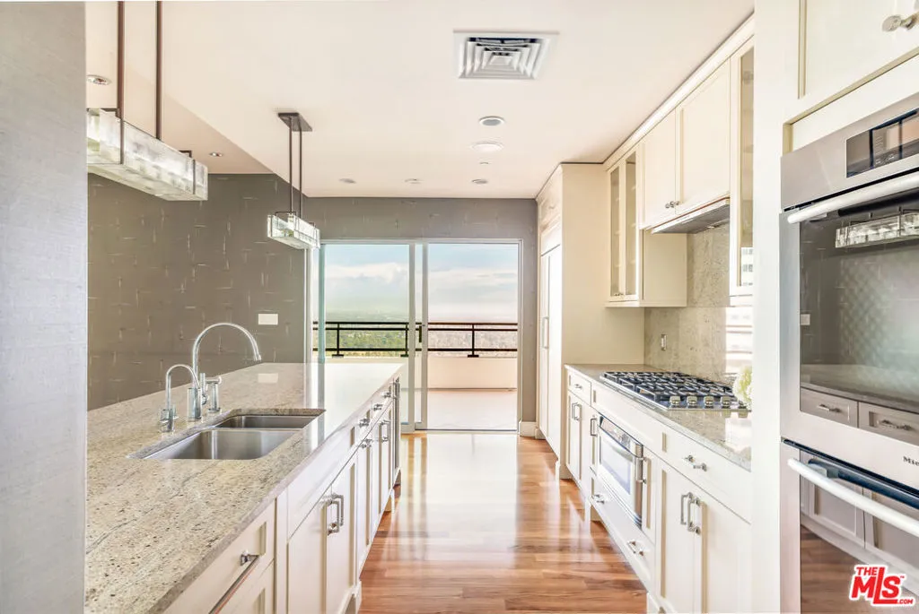 1 W Century Drive 28b, Los Angeles, California 90067 home-pic-8
