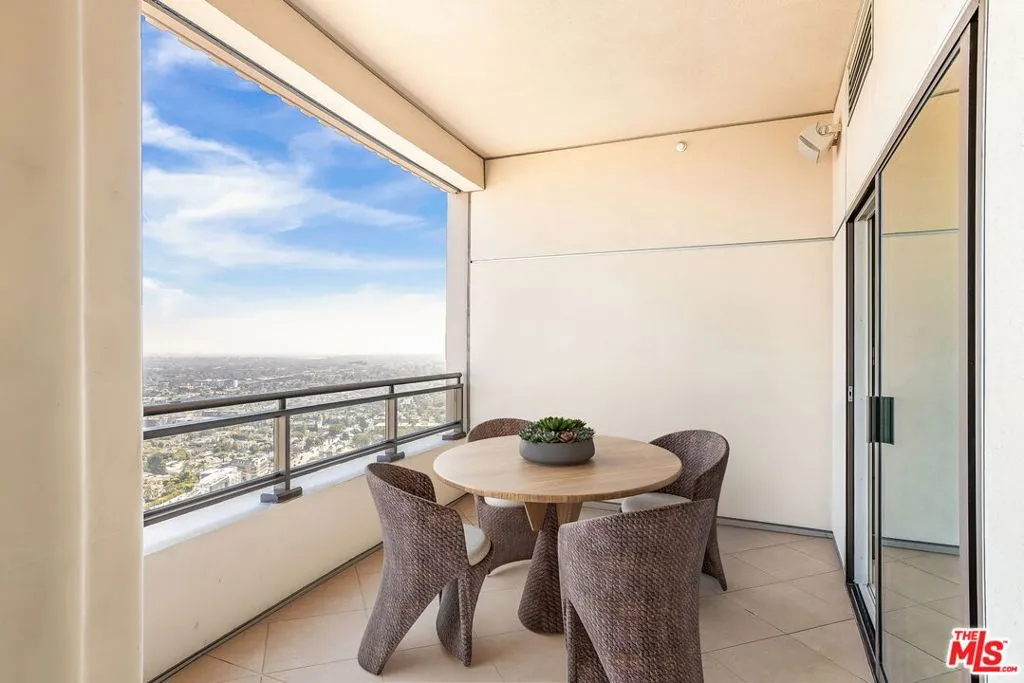 1 W Century Drive 28b, Los Angeles, California 90067 home-pic-9