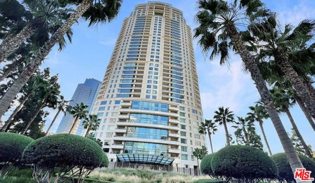1 W Century Drive 28b, Los Angeles, California 90067 home-pic-1