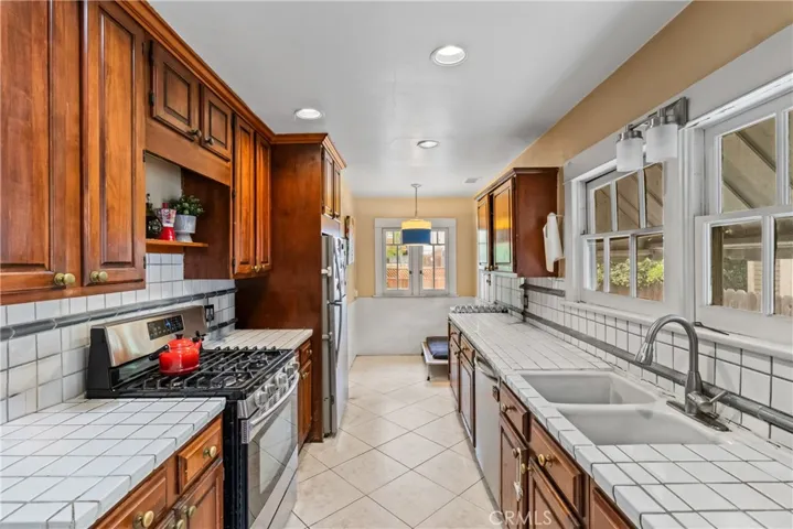 6616 Leland, Los Angeles, California 90028