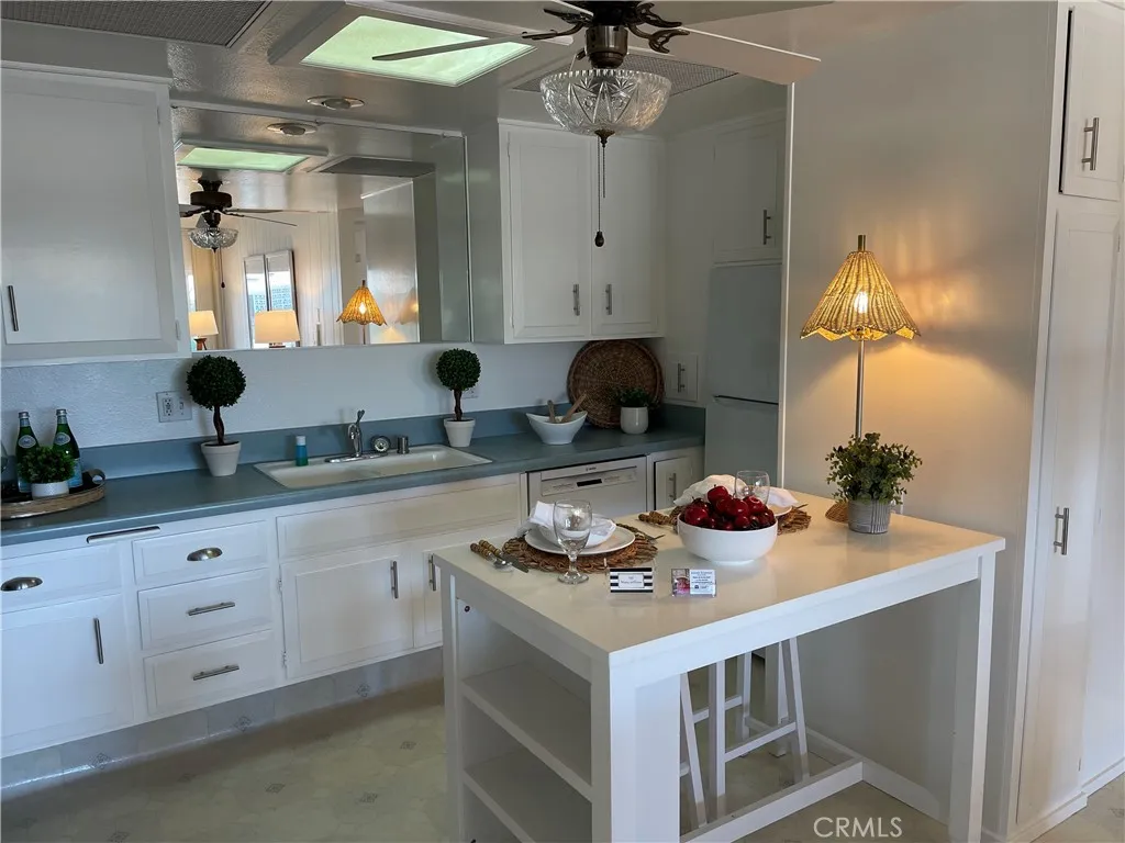 1421 Golden Rain Road 4 87f, Seal Beach, California 90740 home-pic-4