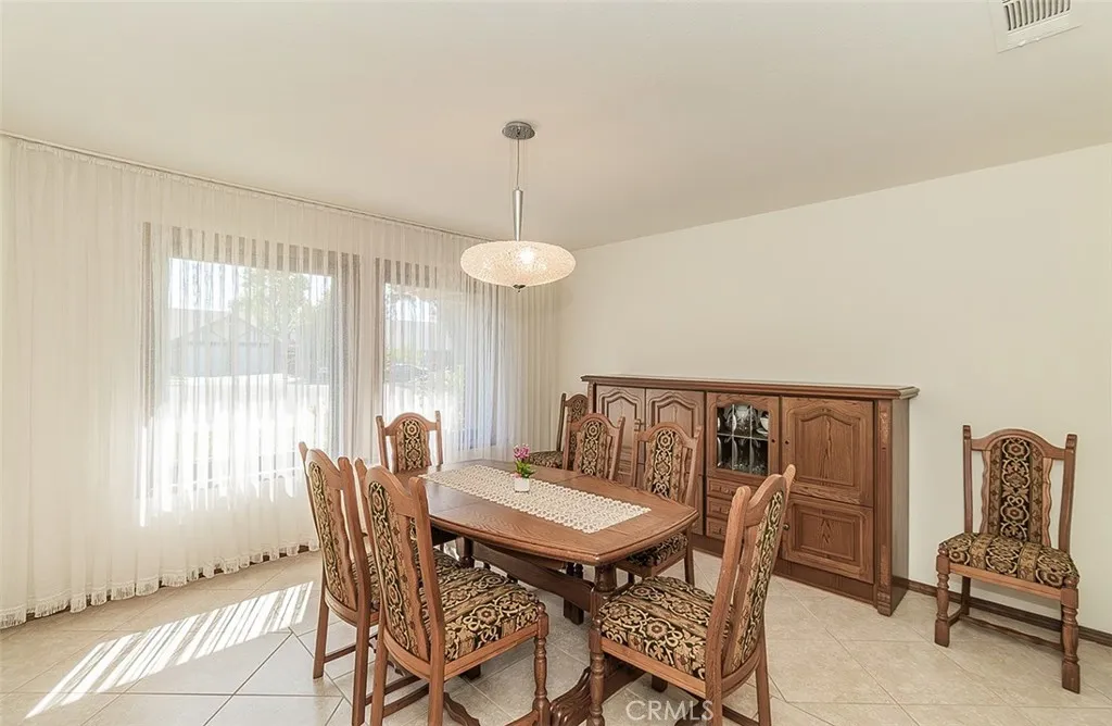 7355 N Pacific, Fresno, California 93711 home-pic-6