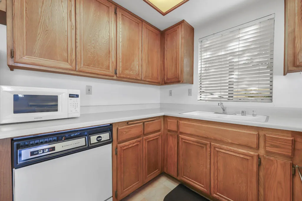 41691 Jupiter Hills Court, Palm Desert, California 92211 home-pic-14