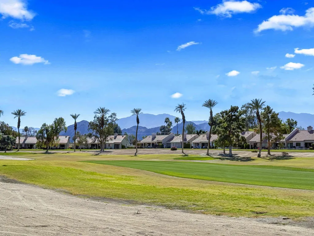 41691 Jupiter Hills Court, Palm Desert, California 92211 home-pic-27