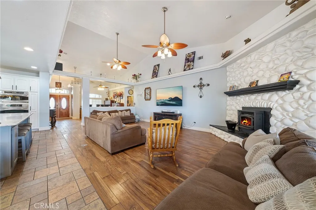 7172 Jargon St, Hesperia, California 92344 home-pic-13