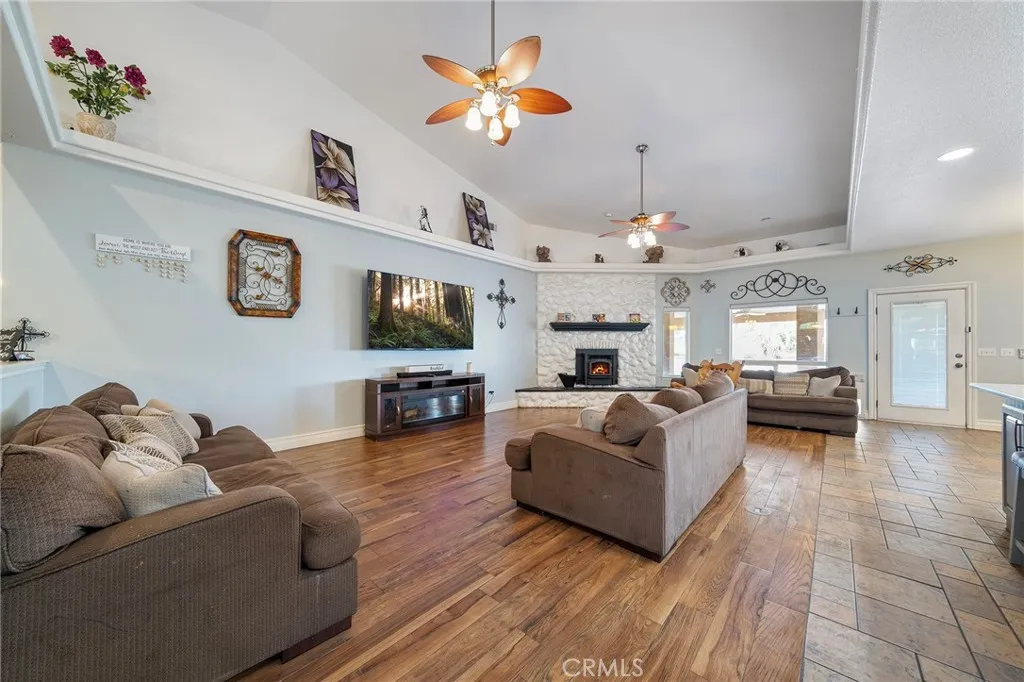 7172 Jargon St, Hesperia, California 92344 home-pic-9