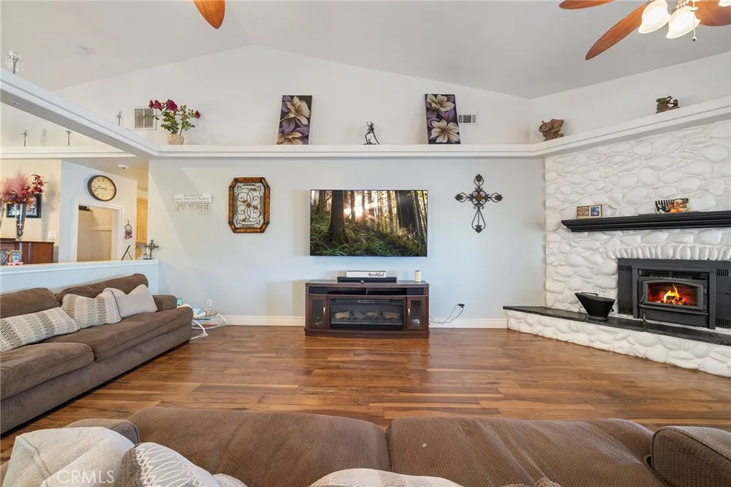7172 Jargon St, Hesperia, California 92344 home-pic-11