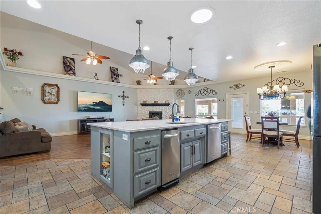 7172 Jargon St, Hesperia, California 92344 home-pic-20
